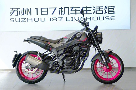 贝纳利摩托车品牌>幼狮 Leoncino 250报价车型图片-摩托范-哈罗摩托