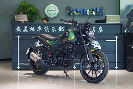 贝纳利摩托车品牌>幼狮 Leoncino 250报价车型图片-摩托范-哈罗摩托
