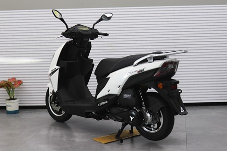 天鹰摩托车品牌>游艇125报价车型图片-摩托范-哈罗摩托