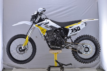 卒玛摩托车品牌>x7报价车型图片-摩托范-哈罗摩托