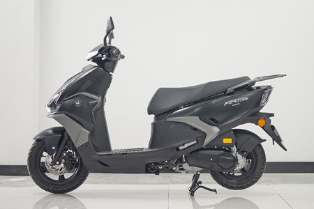 QJMOTOR摩托车品牌>鸿125报价车型图片-摩托范